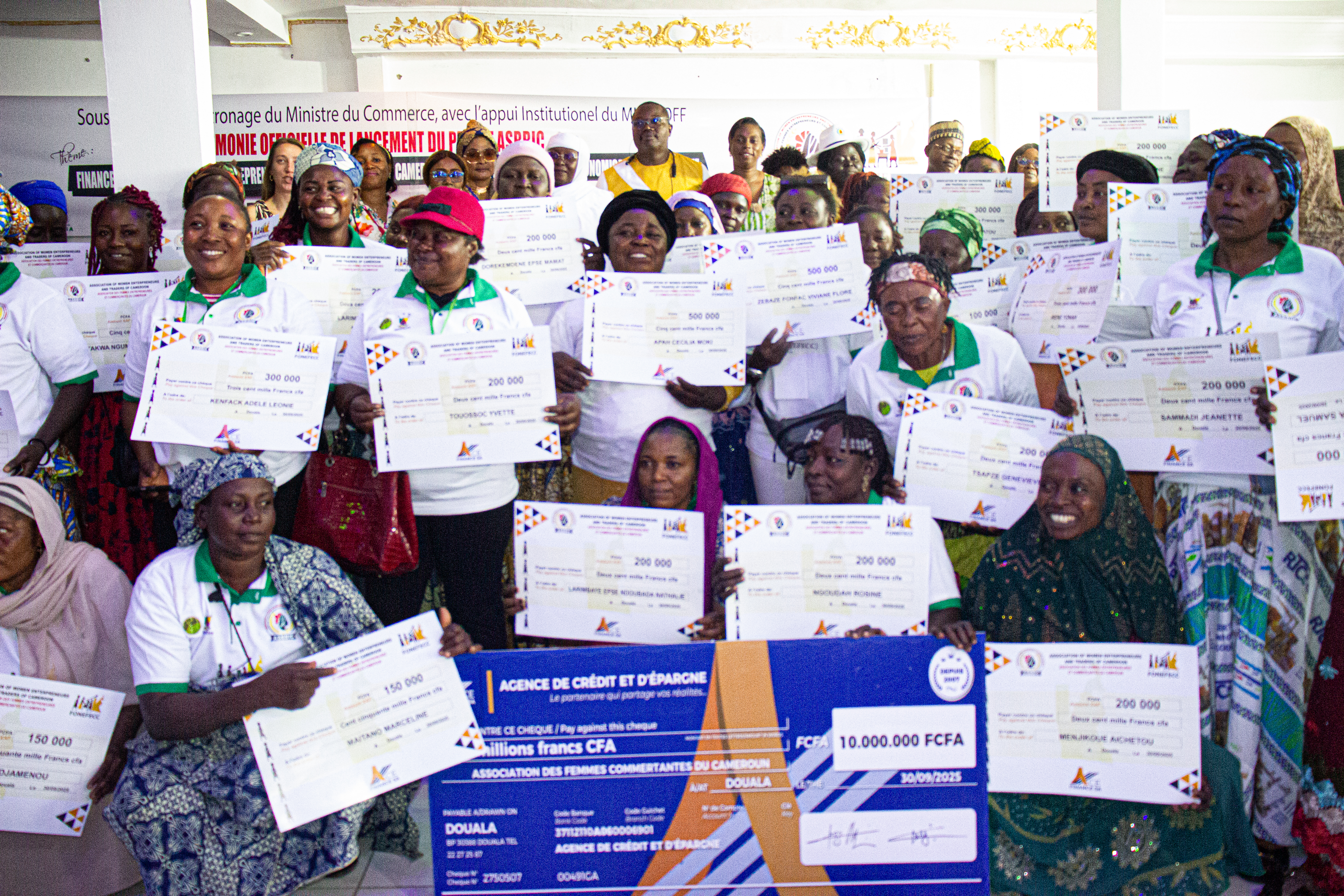 PREMIÈRE GRANDE CÉRÉMONIE DE REMISE DES PRIX POUR LES " FINANCEMENT DE 1000 FEMMES ENTREPRENEURES ET COMMERÇANTES DU CAMEROUN POUR LEUR AUTOMISATION ÉCONOMIQUE " "FINANCING 1,000 WOMEN ENTREPRENEURS AND TRADERS IN CAMEROON FOR ECONOMIC AUTONOMY"